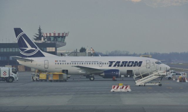 BOEING 737-300 (YR-BGD) - Tarom Boeing 737-300 YR-BGD in Turin