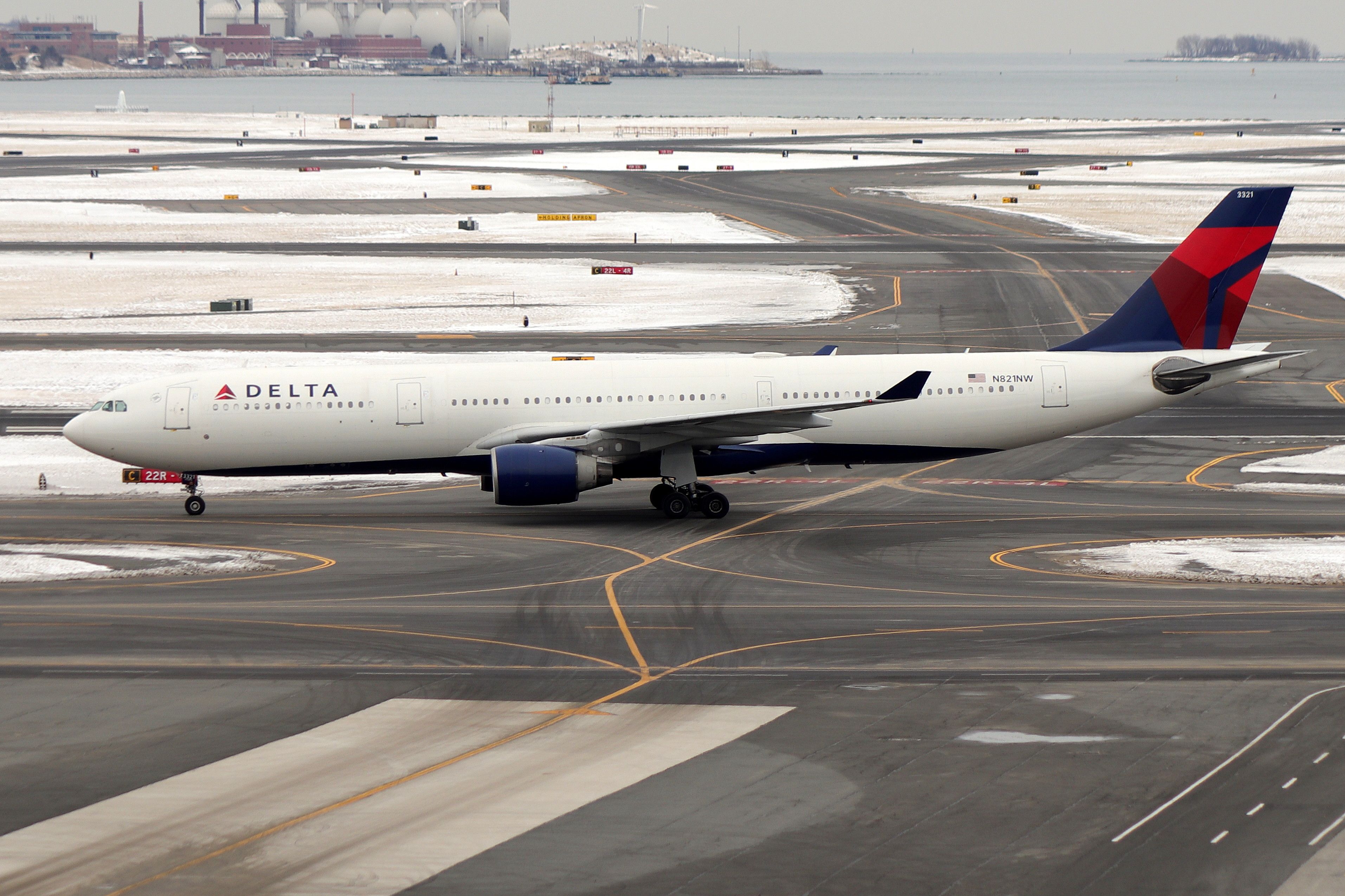 Airbus A330-300 (N821NW) - DL 259 from Amsterdam taxiing in on 'Bravo'