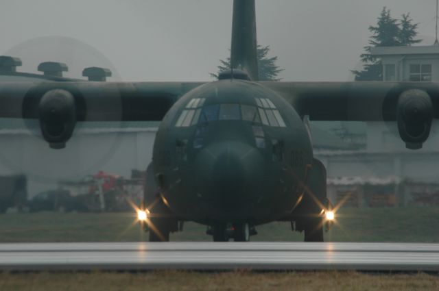 Lockheed C-130 Hercules (85-1086) - 03.Nov.2011 RWY6