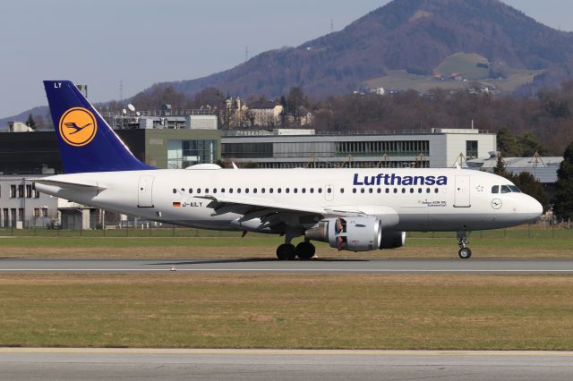 Airbus A319 (D-AILY)