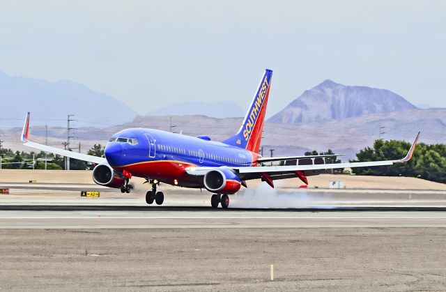 Boeing 737-700 (N901WN) - N901WN Southwest Airlines 2007  Boeing 737-7H4 - cn 32545 / ln 2462 - McCarran International Airport (KLAS)br /Las Vegas, Nevadabr /TDelCorobr /October 09, 2013