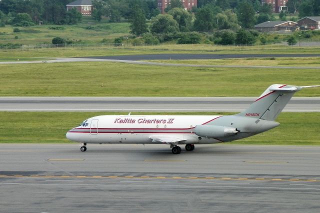 Douglas DC-9-10 (N915CK) - Arriving in Maine to pick up a waiting tractor trailer full of seafood. Presumably lobster?  Aircraft was  delivered new in 1967 to Continental as N8915. Also flew with Republic and Hughes as N9356.