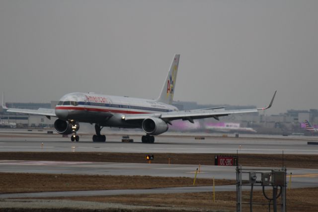 Boeing 757-200 (N690AA)