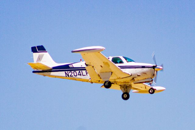 Beechcraft Bonanza (33) (N204LP)