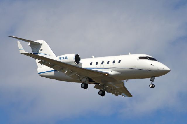 Canadair Challenger (N74JA)