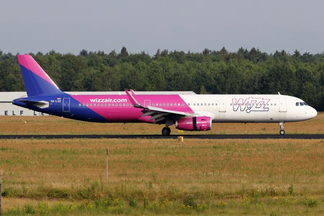 Airbus A321 (HA-LXR)