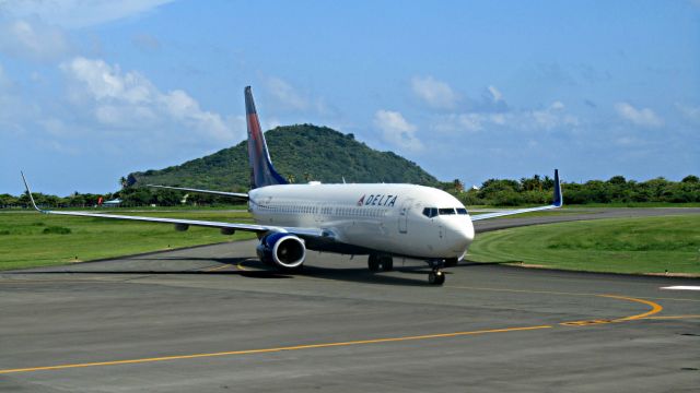 Boeing 737-800 (N3768)