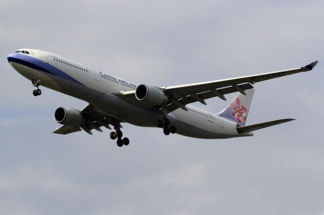 Airbus A330-300 (B-18317)