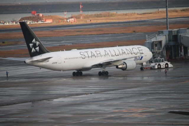 BOEING 767-300 (JA614A) - 2022年12月13日br /ANA645 HND→KMJ