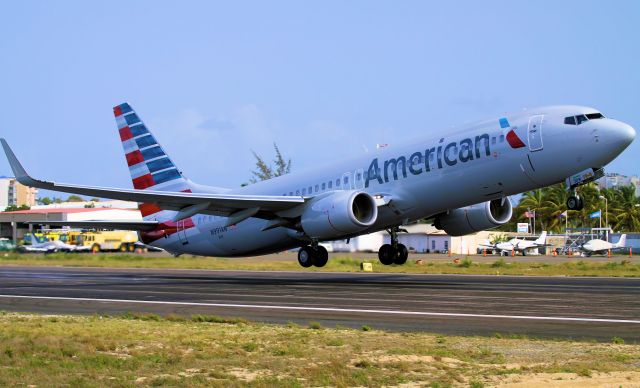 Boeing 737-800 (N991AN)