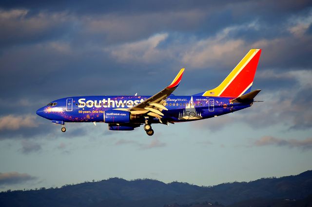 Boeing 737-700 (N954WN) - Disney World 50 on approach to KSJC.