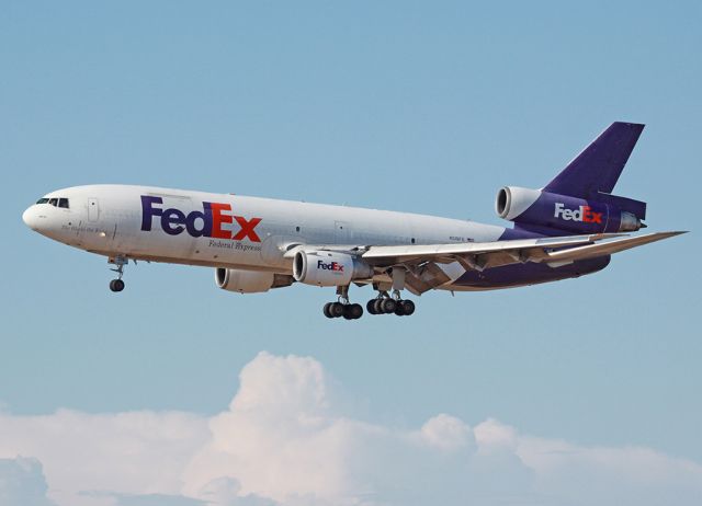 McDonnell Douglas DC-10 (N319FE)