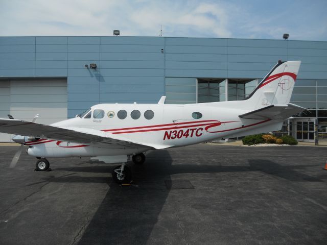 Beechcraft King Air 90 —