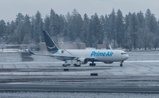 BOEING 767-300 (N337AZ)