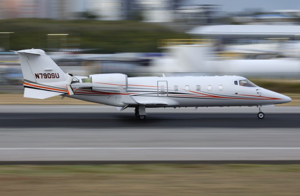 Learjet 60 (N790SU)