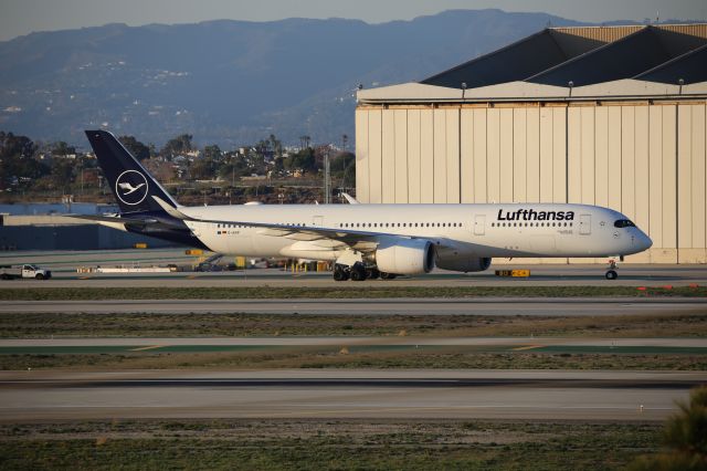 Airbus A350-900 (D-AIXP)
