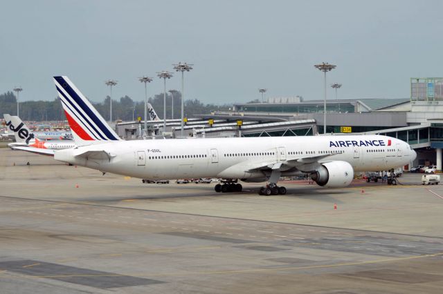 BOEING 777-300ER (F-GSQL)