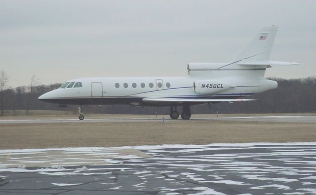 Dassault Falcon 50 (N450CL) - Taxiing on 2/6/07