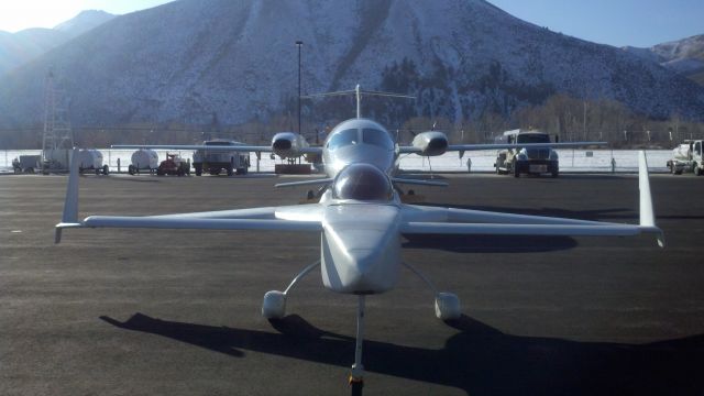 RUTAN VariEze (N191AL) - Rutan Varieze N191AL at KSUN Hailey, ID in front of Piaggio Avanti N145SL 15 Dec 2011