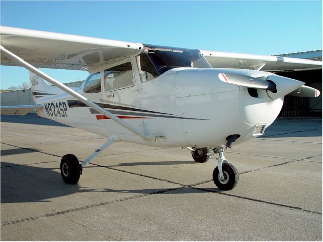 Cessna Skylane (N824SP)
