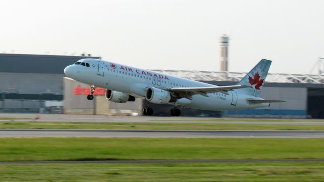 Airbus A320 (C-FDSU)