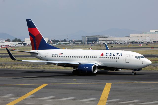 Boeing 737-700 (N303DQ) - Delta Air Lines / Boeing 737-732 / MSN 29688 / N303DQ / MMMX 05/2020