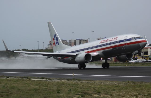 Boeing 737-800 (N938AN)