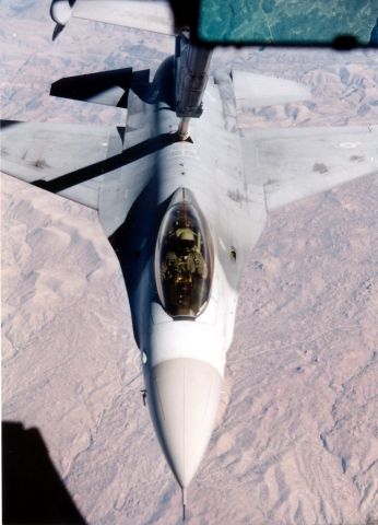 Lockheed F-16 Fighting Falcon (KRIV) - Boomers view durning refueling