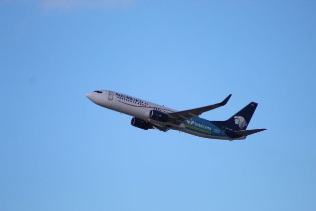 Boeing 737-800 (XA-ZAM) - AeroMéxico 737-800 departing runway 28R at Chicago O'hare to México City