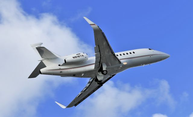 Dassault Falcon 900 (N818TH)