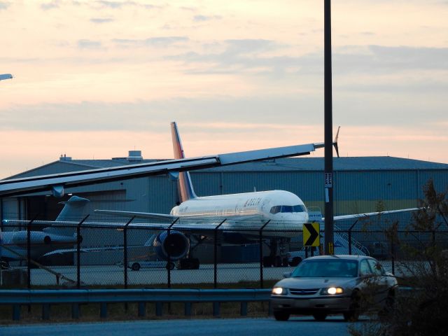 Boeing 757-200 (N649DL)