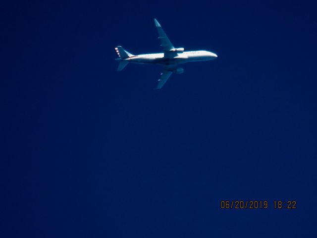 Embraer 175 (N245NN)