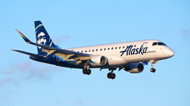 Embraer 175 (N649QX) - QXE2121 from KLAS on final to PAE Rwy 16R on 1.16.2020. (E175LR / cn 17000794).