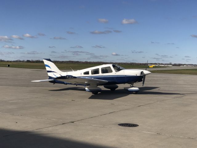 Piper Cherokee (N8323Y)