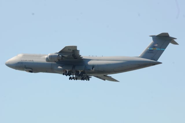 Lockheed C-5 Galaxy (N50007) - Always interesting to see the C5 cycling its gear as it rotates 90 degrees before it stows away.