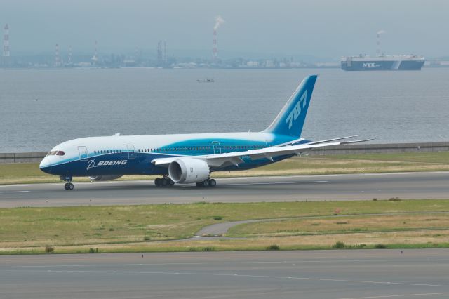 Boeing 787-8 (N787BA)