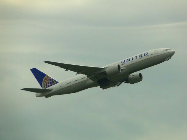 Boeing 777-200 (N773UA)