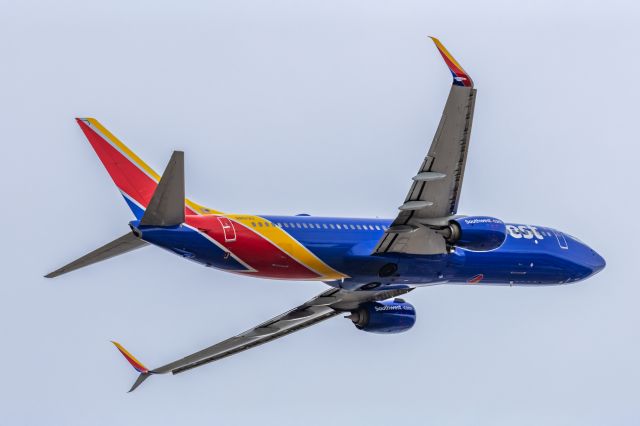 Boeing 737-800 (N8512U) - A Southwest Airlines 737-800 taking off from PHX on 3/11/23. Taken with a Canon R7 and Canon 100-400 EF L II lens.