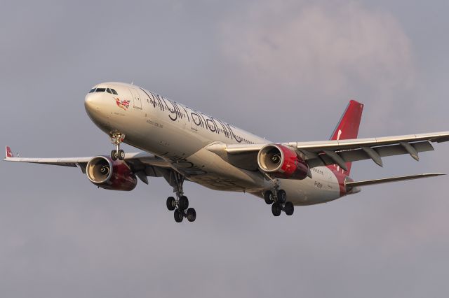 Airbus A330-300 (G-VSXY) - 20th March, 2022: The very sexy "Beauty Queen" Lined up for landing on runway 27L at London Heathrow.  How many birds can you see?