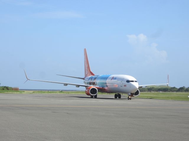 Boeing 737-800 (C-FDBD)