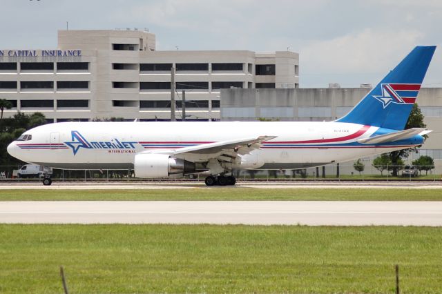 BOEING 767-200 (N741AX)