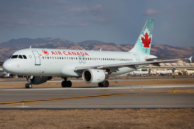 Airbus A320 (C-FGYL)