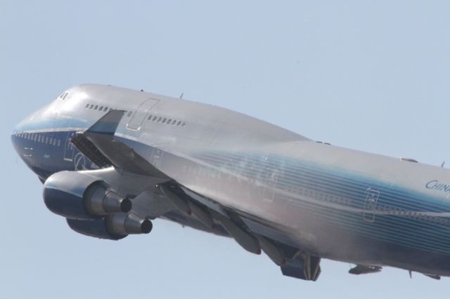 Boeing 747-400 (B-18210)