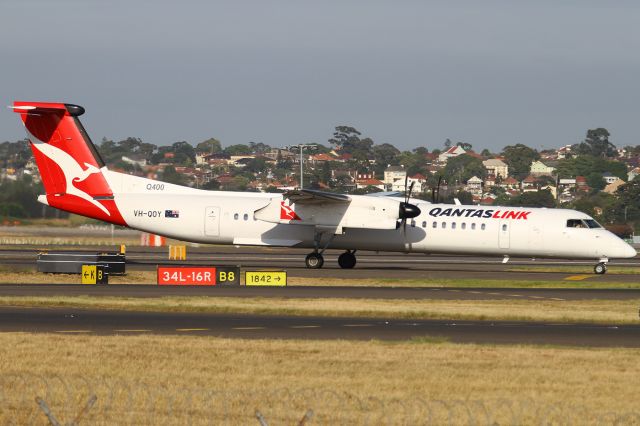 de Havilland Dash 8-400 (VH-QOY)