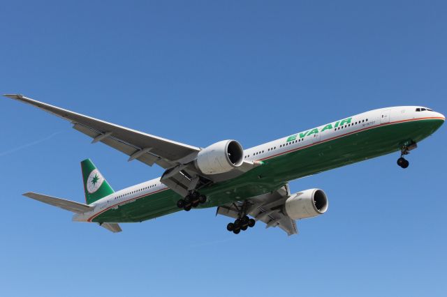 BOEING 777-300ER (B-16707)