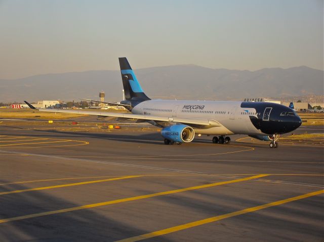 Airbus A330-300 (XA-MXQ) - Mexicana´s Airbus A330-243 XA-MXQ, MSN 971 now with Air Transat and 13 years old, is taxiing to runway 05L for take off in Mexico City Airport (Photo Feb 01th 2009).