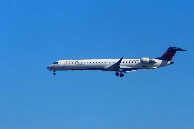 Canadair Regional Jet CRJ-200 (N919XJ)