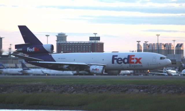 McDonnell Douglas DC-10 (N562FE)