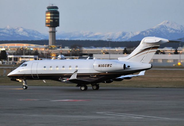 Bombardier Challenger 300 (N166WC)