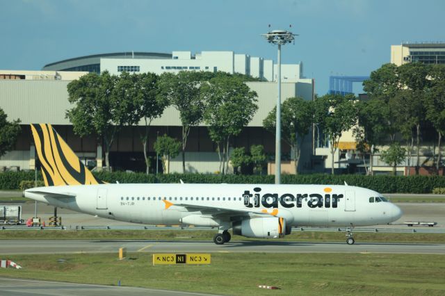 Airbus A320 (9V-TJR)